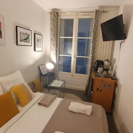 Gare Montparnasse, Center Paris, Close To Eiffel Tour Olympic Game Ticket , Front Metro * Párizs